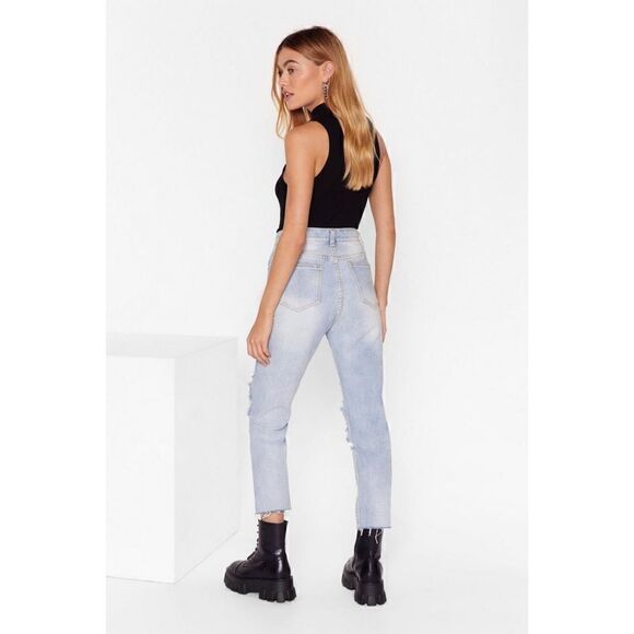 MOMOKROM High Waisted Distressed Raw Hem Mom Jean in Light Wash, Size 4 - Picture 7 of 16